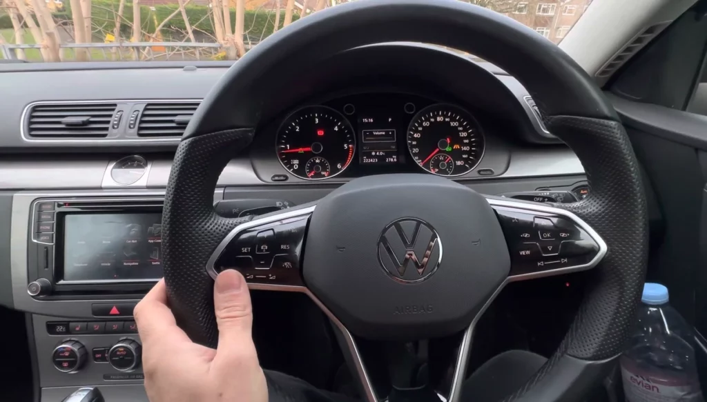 La Volkswagen Golf 8 avant restylage avait des boutons tactiles horribles sur le volant