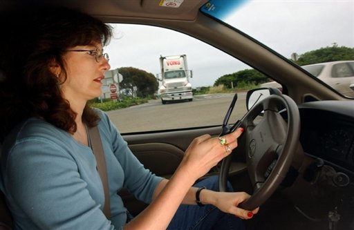 parler-au-telephone-conduire-voiture